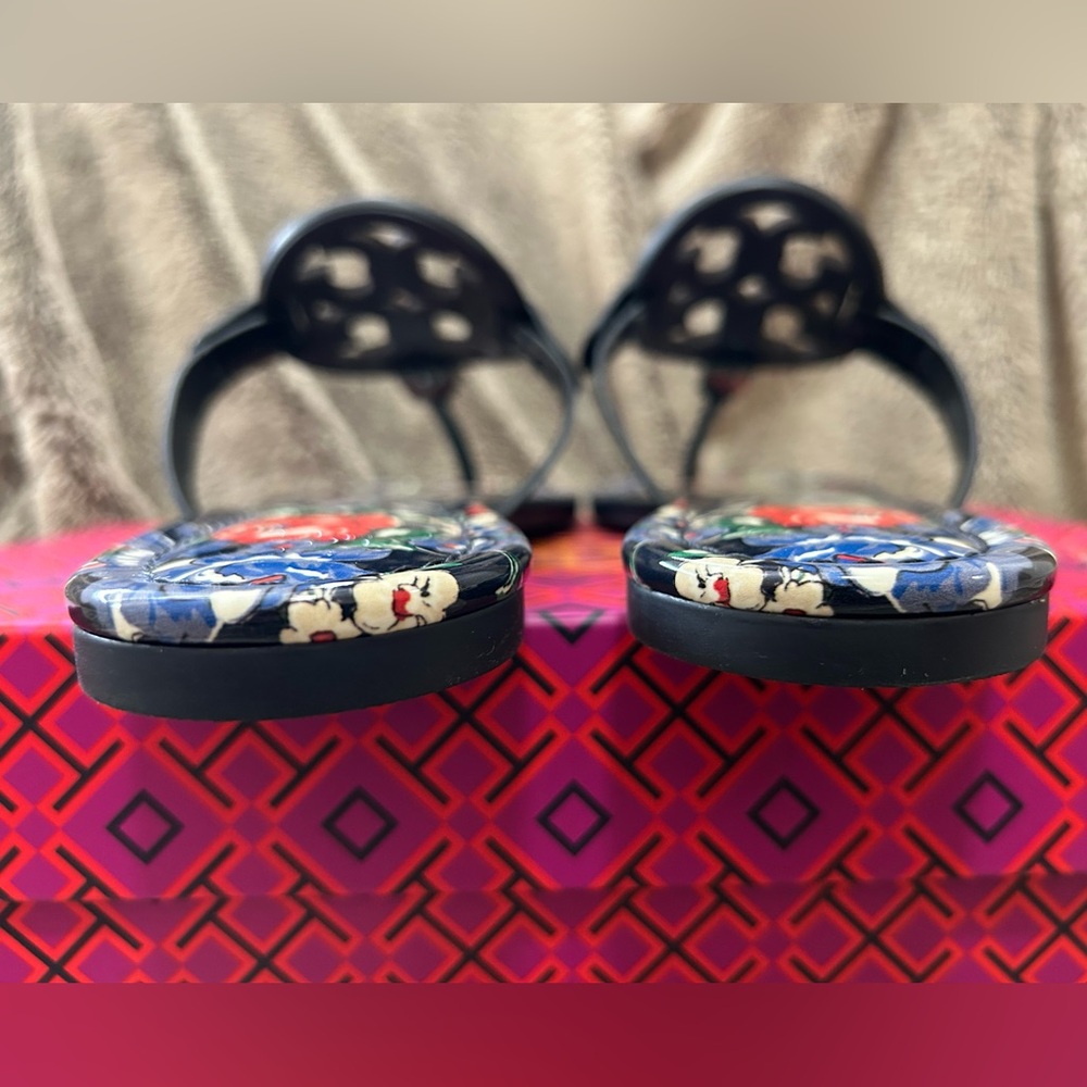 Tory Burch Miller Printed Patent Sandal in Navy Tea Rose NWOT - Picture 3 of 6